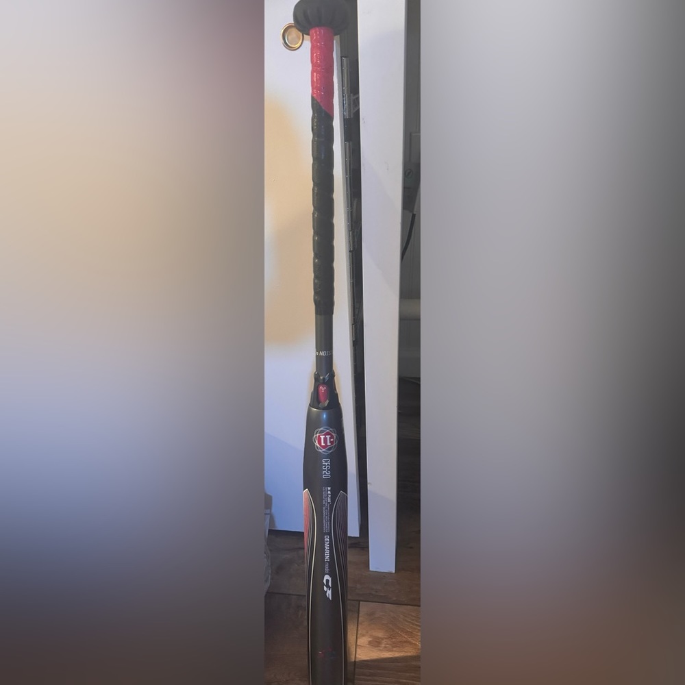 2020 DeMarini fastpitch softball bat 33 -11. CFS-20